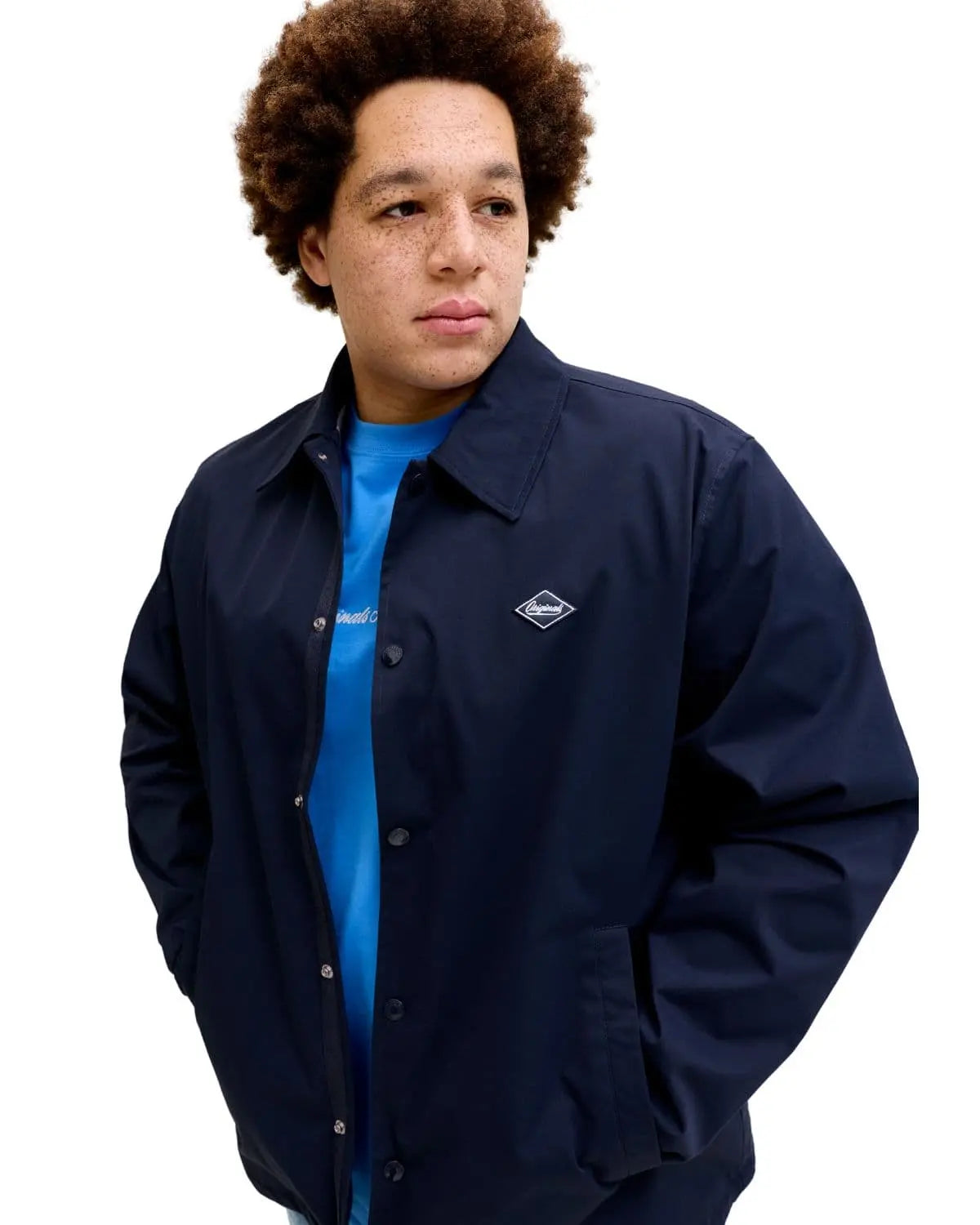Duża męska lekka kurtka przejściowa z powłoką przeciwdeszczową Jack &amp; Jones 12292980 granatowa