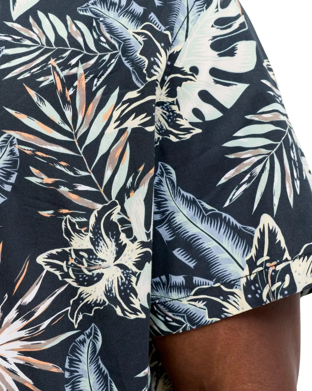 Duża męska wzorzysta koszula z krótkim rękawem i kołnierzykiem Jack &amp; Jones 12289670 czarna