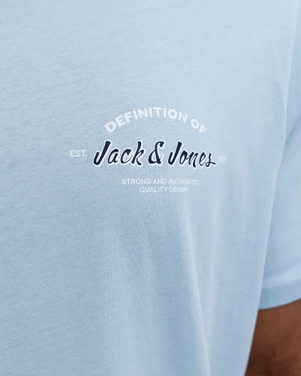 Duża męska koszulka krótki rękaw t-shirt z subtelnym napisem Jack &amp; Jones 12289681 błękitny
