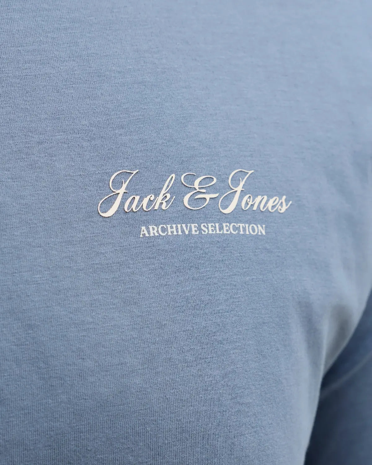 Duża męska koszulka z krótkim rękawem t-shirt z subtelnym napisem Jack &amp; Jones 12289683 błękitny