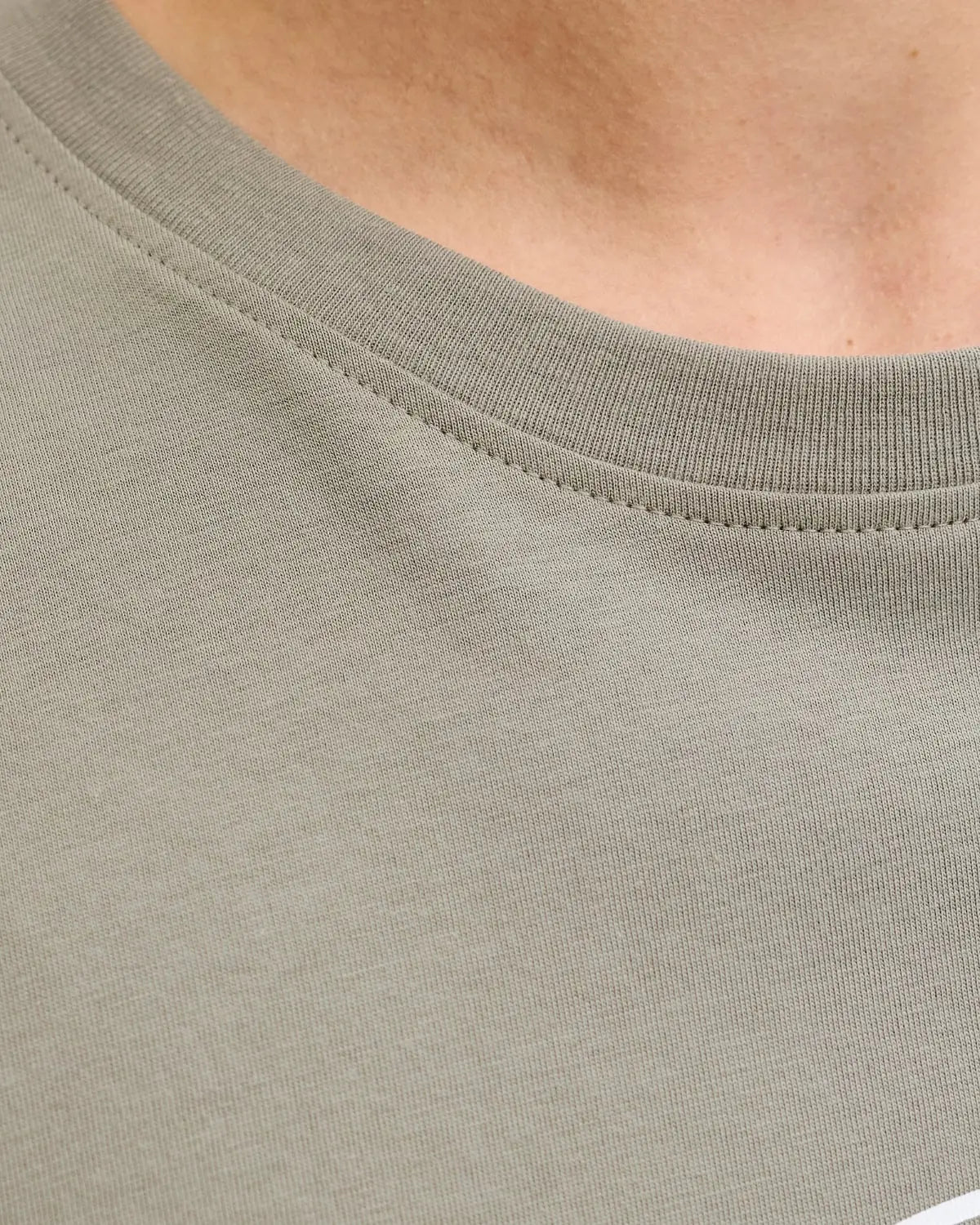 Duża męska koszulka t-shirt z stylowym nadrukiem Jack &amp; Jones 12295986 khaki