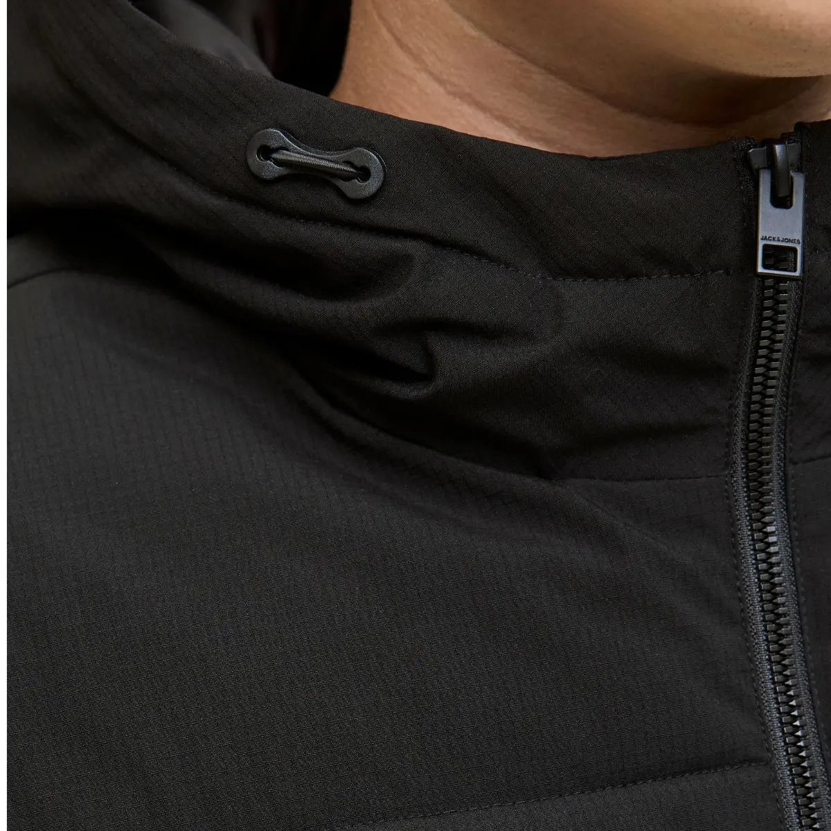 Duża męska kurtka pikowana z kapturem Jack &amp; Jones 12283873 czarna