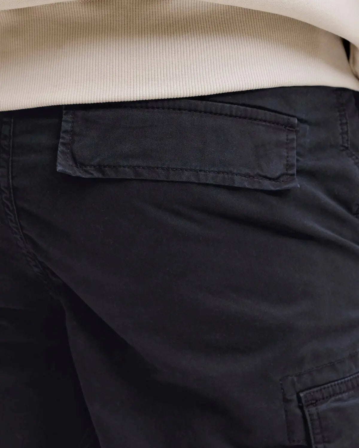 Duże męskie spodenki bojówki szorty cargo Jack &amp; Jones 12294296 czarne