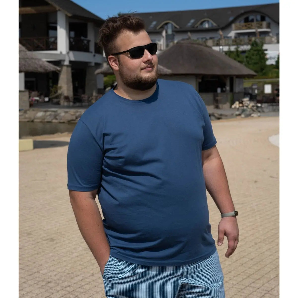 Duże męskie spodenki kąpielowe szorty plażowe w paski Double MTS-8004 granatowo-białe