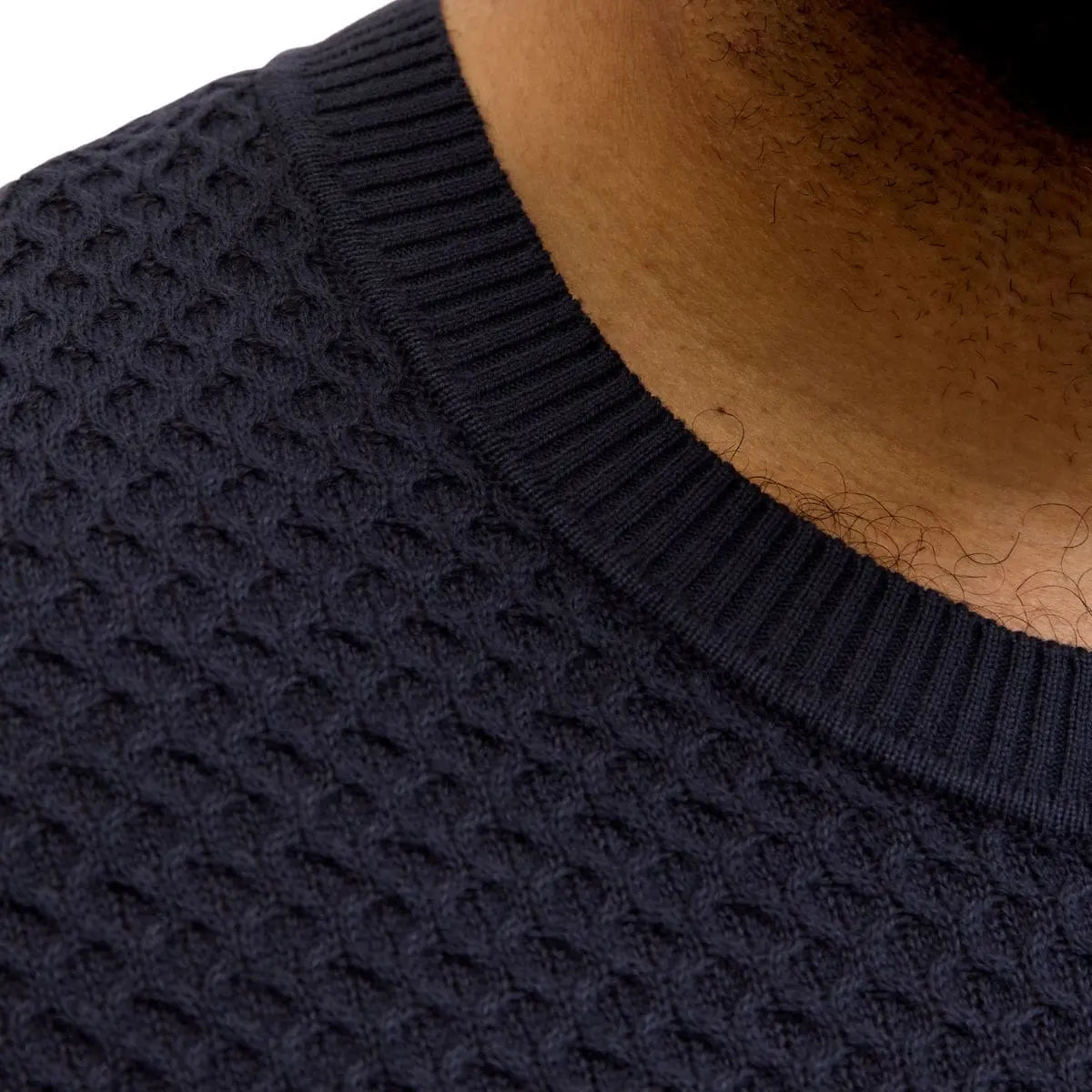 Duży męski sweter waflowy wkładany przez głowę Jack &amp; Jones 12287850 granatowy