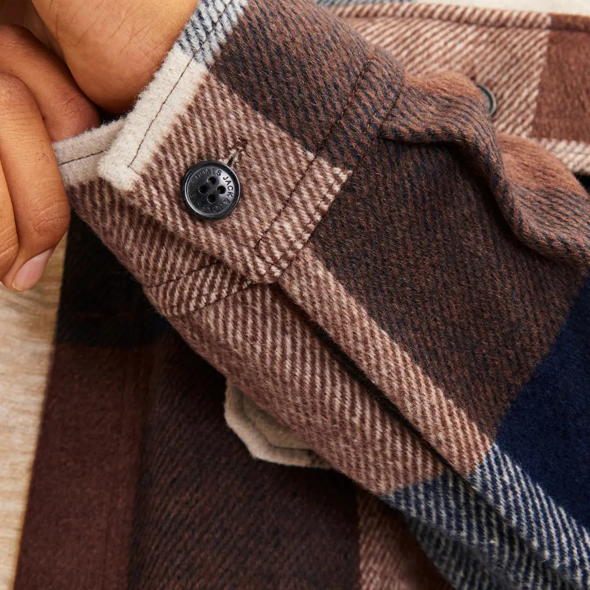 Duża męska flanelowa koszula z długim rękawem w  kratę Jack &amp; Jones 12263999 granatowo-brązowa